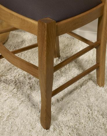 Silla Gabriel fabricada en madera maciza de roble estilo Louis Philippe asiento Moleskine chocolate