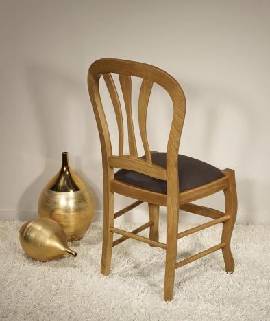 Silla Gabriel fabricada en madera maciza de roble estilo Louis Philippe asiento Moleskine chocolate