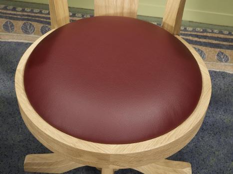 Silla de escritorio giratorio fabricado en madera de roble macizo estilo Louis Philippe