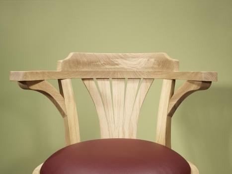 Silla de escritorio giratorio fabricado en madera de roble macizo estilo Louis Philippe