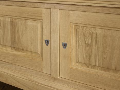 Mueble TV 16/9 Hermes fabricado en madera de Roble macizo al estilo Louis Philippe