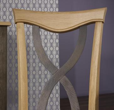 Silla Sebastián fabricada en madera de  roble macizo estilo Louis Philippe acabado roble cepillado