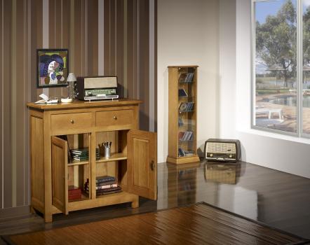 Aparador de 2 puertas y 2 cajones fabricado en madera de roble macizo al estilo Louis Philippe