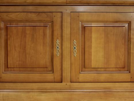 Biblioteca Anne Laure  de 2 cuerpos y 4 puertas fabricada en madera de cerezo macizo al estilo Louis Philippe 