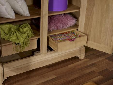 Armario Stéphane de 2 puertas fabricado en madera de roble macizo en estilo Louis Philippe Cepillado Blanqueado