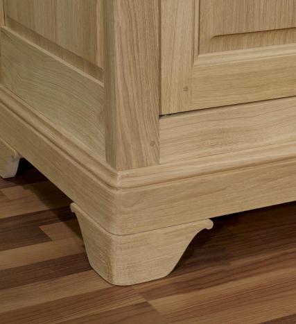 Armario Stéphane de 2 puertas fabricado en madera de roble macizo en estilo Louis Philippe Cepillado Blanqueado
