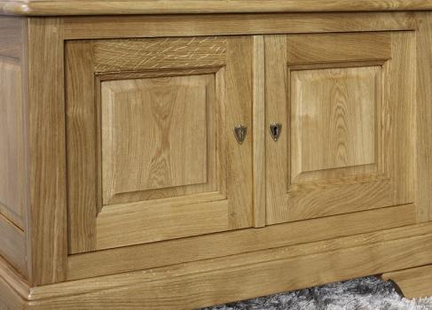 Mueble TV 2 puertas Boris fabricado en madera de Roble macizo al estilo Louis Philippe