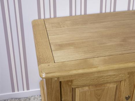 Mueble TV 2 puertas Boris fabricado en madera de Roble macizo al estilo Louis Philippe