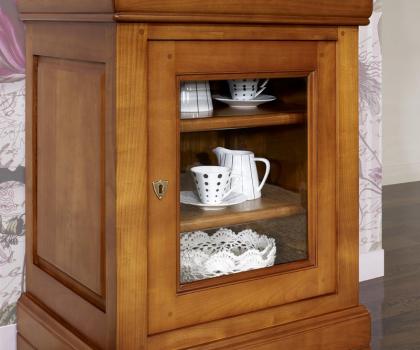 Armario vitrina  de 1 puerta y 1 cajón fabricada en madera maciza de cerezo al estilo Louis Philippe