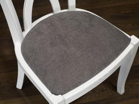 Silla Sebastián fabricada en madera de roble macizo estilo Louis Philippe acabado roble cepillado Marfil