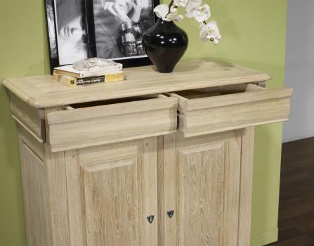 Aparador Emmanuel de 2 puertas fabricado en madera de roble macizo estilo Louis Philippe