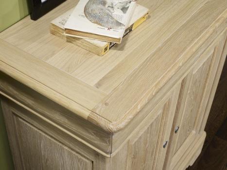 Aparador Emmanuel de 2 puertas fabricado en madera de roble macizo estilo Louis Philippe