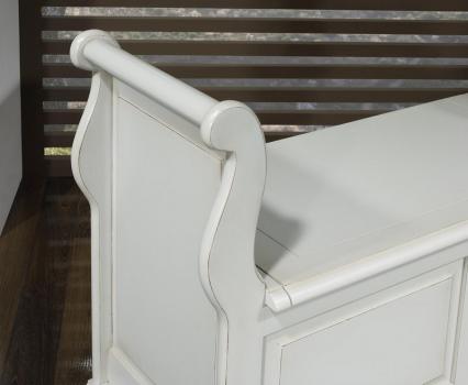 Banco Baúl Pauline  fabricado en madera de cerezo macizo al estilo Louis Philippe acabado Gris Perla