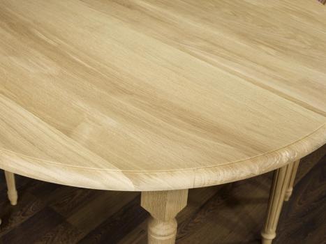 Mesa de comedor redonda Clemente diàmetro 120 fabricada en madera de roble macizo al estilo Luis XVI con 7 extensiones de 40cm