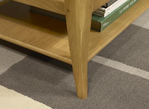 Mesa de centro rectangular fabricada en madera de  roble macizo estilo Louis Philippe