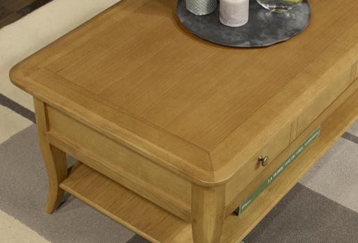 Mesa de centro rectangular fabricada en madera de  roble macizo estilo Louis Philippe