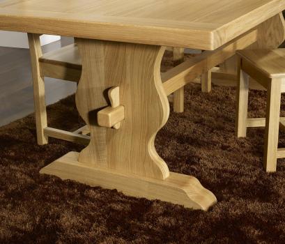 Mesa de comedor  Monasterio fabricada en madera maciza de roble tabla 200x100 estilo rústico