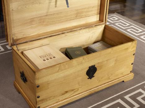 Baúl fabricado en madera de roble macizo de estilo Rústico