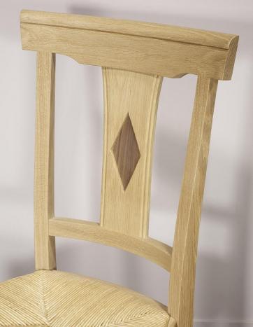 Silla Arthur fabricada en madera de roble macizo estilo Louis Philippe acabado cepillado