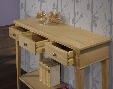 Consola Mateus fabricada en madera de Roble macizo en estilo Directorio 