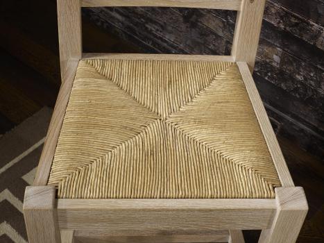 Silla Olivier fabricada en madera de roble macizo estilo rústico