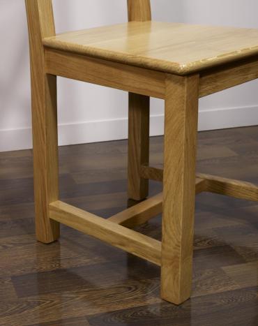 Silla Olivier fabricada en madera de roble macizo estilo rústico