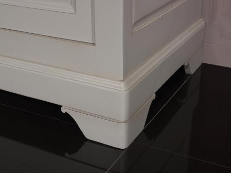 Armario Clarisse fabricado en madera de cerezo macizo estilo Louis Philippe acabado Perla