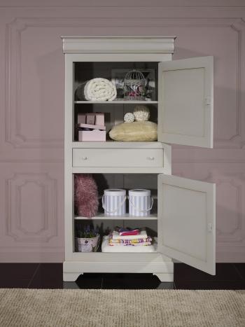 Armario Clarisse fabricado en madera de cerezo macizo estilo Louis Philippe acabado Perla