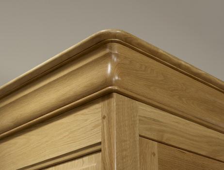 Armario de 2 puertas y 2 cajones fabricado en madera de roble macizo al estilo Louis Philippe