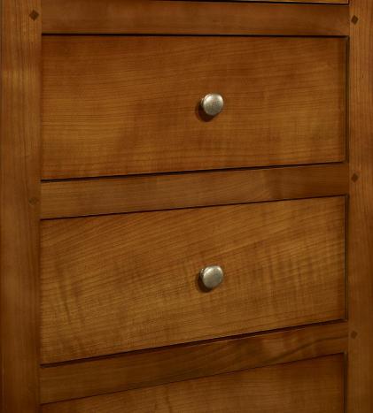 Cajonera Adriana fabricada en madera de cerezo macizo al estilo Louis Philippe