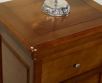 Cajonera Adriana fabricada en madera de cerezo macizo al estilo Louis Philippe