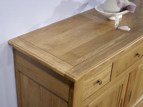 Aparador Buffet de 3 puertas y 4 cajones fabricada en madera maciza de roble estilo rústico
