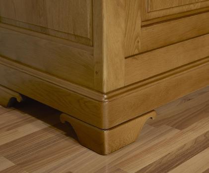 Armario Sara fabricado en madera de roble macizo estilo Louis Philippe