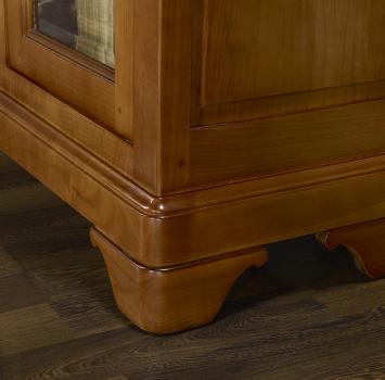 Armario vitrina Morgane de 2 puertas fabricado en madera de cerezo macizo al estilo Louis Philippe