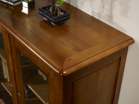 Armario vitrina Morgane de 2 puertas fabricado en madera de cerezo macizo al estilo Louis Philippe