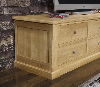Mueble  TV Lorenzo fabricado en madera de roble macizo estilo Directoire