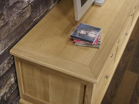 Mueble  TV Lorenzo fabricado en madera de roble macizo estilo Directoire