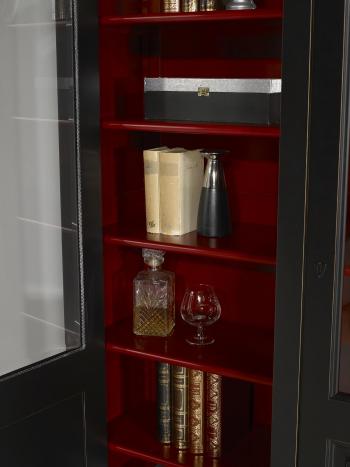 Biblioteca Flora de 3 puertas fabricada en madera de cerezo macizo en estilo Louis Philippe lacado  Negro y Rojo