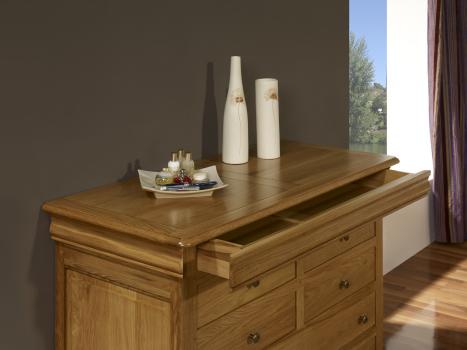 Cómoda Vicente de 7 cajones fabricada en madera de roble macizo estilo Louis Philippe
