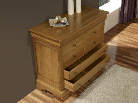 Cómoda Vicente de 7 cajones fabricada en madera de roble macizo estilo Louis Philippe