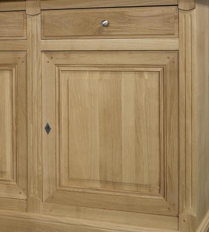 Aparador Valentin de 3 puertas y 3 cajones fabricado en madera maciza de roble estilo Directorio