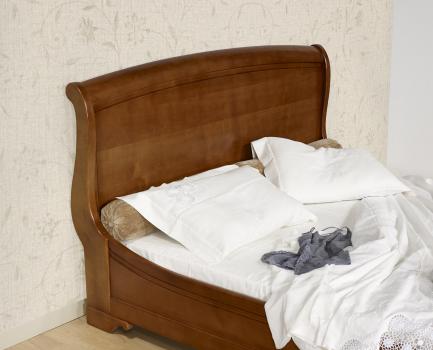 Cama Leila fabricada en madera de cerezo maciza en estilo Louis Philippe 160x200