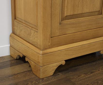 Armario de 1 puerta fabricado en madera de roble macizo estilo Louis Philippe