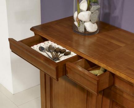 Aparador Noémia de 2 puertas y 3 cajones fabricado en madera de cerezo macizo al estilo Louis Philippe
