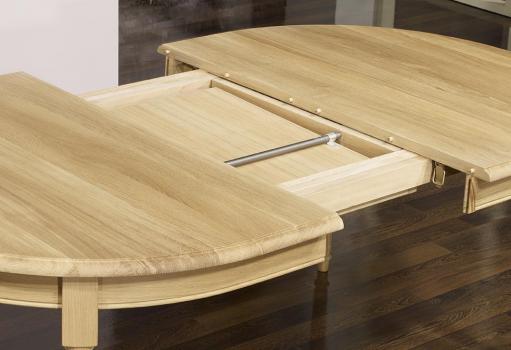 Mesa de comedor ovalada Lamberto fabricada en madera de roble macizo  al estilo Luis XVI