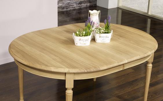 Mesa de comedor ovalada Lamberto fabricada en madera de roble macizo  al estilo Luis XVI