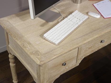 Escritorio  Tomás fabricado en madera de roble macizo al estilo Louis Philippe acabado roble cepillado