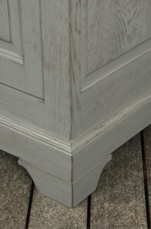 Armario Luis de 3 puertas Luis fabricado en madera de roble macizo estilo Louis Philippe