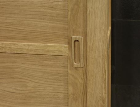 Armario Julio de 2 puertas correderas fabricado en madera de roble macizo estilo contemporáneo