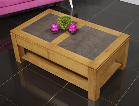 Mesa de centro con aplicación de cerámica fabricada en madera de roble macizo en Línea Contemporánea